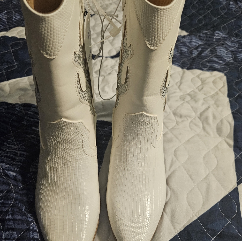 Cowgirl white boots